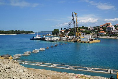Nautička luka Maslinica